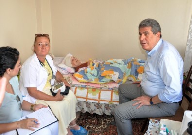 Balçova'da Yaşlıları Sevindiren Destek