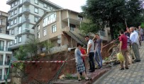 TOPRAK KAYMASI - Sancaktepe'de bir bina çökmek üzere!
