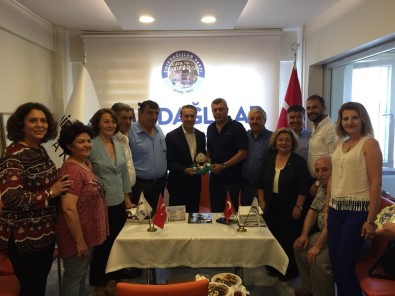 Saint-Josse Belediye Başkanı Emir Kır'dan Emirdağlılar Vakfı'na Ziyaret