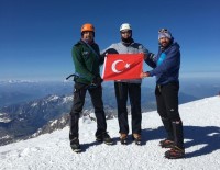 FAHRI YıLMAZ - Türk Dağcılar Alplerin Zirvesinde Türk Bayrağı Açtı