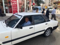 CENGIZ ATLAS - 30 Yıl Önce Satılan 12 Yıl Samanlıkta Bekleyen Otomobili Bulup Babalarına Hediye Ettiler