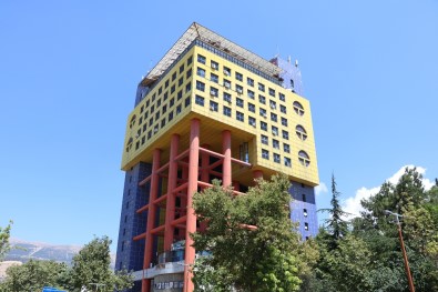 'Dünyanın En Saçma Binası' Kahramanmaraş'ta