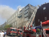 YAKUP BOZKURT - Fatih'te Korkutan Yangın Nedeniyle Cadde Trafiğe Kapatıldı