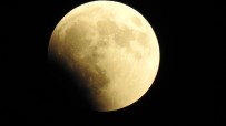 Manisa'da Kanlı Ay Tutulması Böyle Görüntülendi