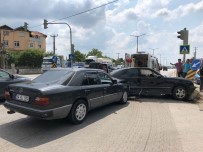 Sakarya'da Trafik Kazası Açıklaması 5 Yaralı