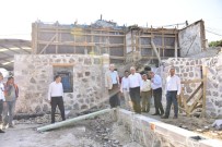 DRENAJ ÇALIŞMASI - Salihli Atatürk Evi'nde Restorasyon Devam Ediyor