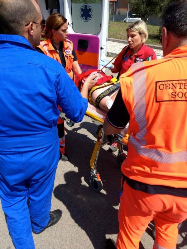 Zıpkınla kendini gözünden vurdu!