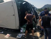 TUR OTOBÜSÜ - Antalya'da turist otobüsü ile iki otomobille çarpıştı... Ölü ve yaralılar var