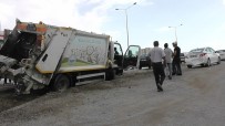 Çöp Kamyonu Otomobille Çarpıştı Açıklaması 2 Yaralı