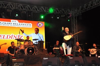 Ünlü Şarkıcı Onur Akın Dazkırı'da Konser Verdi