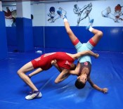 FUTBOL SAHASI - Bayraklı'da Yaz Spor Okullarına Büyük İlgi