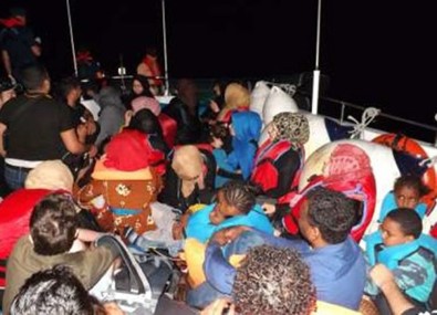 Çeşme'de 49 Kaçak Göçmen Yakalandı