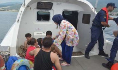 Kuşadası'nda 12'Si Çocuk 26 Kaçak Göçmen Yakalandı
