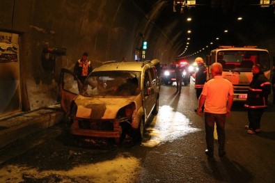 Seyir Halindeki Araç Bolu Dağı Tüneli'nde Yandı