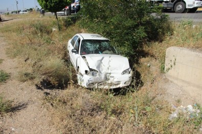 Cenaze Dönüşü Otomobil Menfeze Uçtu Açıklaması 5 Yaralı