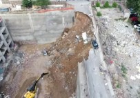 MUSTAFA ESEN - Çöken İstinat Duvarı Havadan Görüntülendi