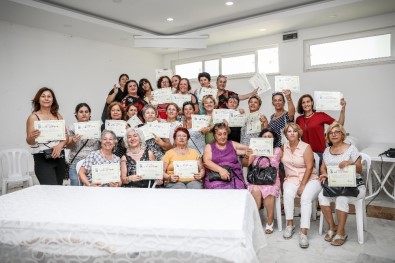 Didim'de Kadın Kursiyerler Sertifikalarını Aldı