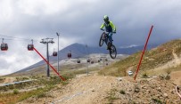 TAŞKıRAN - Erciyes'te Uluslararası Downhill Bisikleti Kupası Düzenlendi