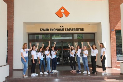 İzmir Ekonomi'de Öğrencilerin Geleceği İçin 81 Kişilik Ekip