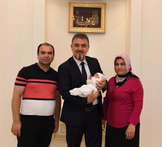 15'İnci Evlilik Yıldönümlerinde Tüp Bebek Sevinci Yaşadılar