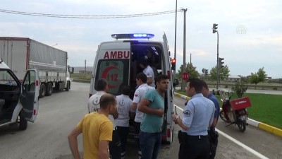 Afyonkarahisar'da Otomobil İle Kamyonet Çarpıştı Açıklaması 4 Yaralı