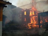 Bolu'da Çıkan Yangın 2 Ev Ve 1 Odunluğu Kül Etti Haberi