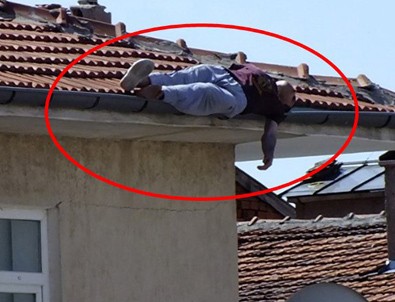 Çatıdan düşen kişi hayatını kaybetti
