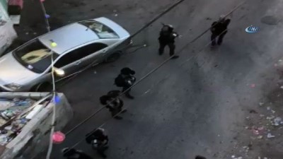 İsrail Askerleri 10 Yaşındaki Filistinli Bir Çocuğu Gözaltına Aldı