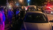 İzmir'de Duvara Çarpan Otomobil Alev Aldı