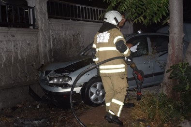 İzmir'de İki Otomobil Çarpıştı Açıklaması 3 Yaralı