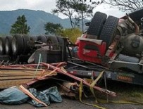 Kaza geçiren hamile kadının karnından bebeği fırladı!