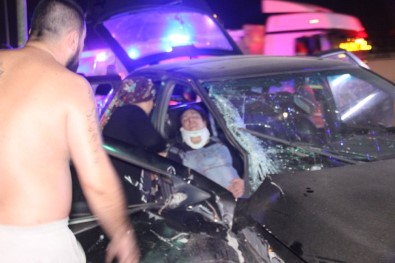Kocaeli'de 3 Otomobil Birbirine Girdi Açıklaması 6 Yaralı