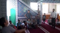 BILGI YARıŞMALARı - Çocuklar Camiye Badmintonla Teşvik Ediliyor