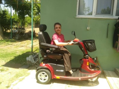 Engelli Vatandaş Akülü Tekerlekli Sandalyesine Kavuştu
