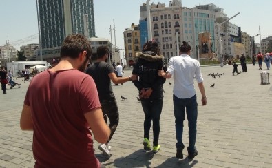(Özel) Taksim Meydanı'nda Hareketli Dakikalar