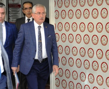 YSK Başkanı Güven, Erdoğan'ın Mazbatasını Teslim Ediyor