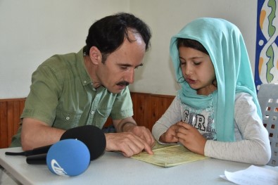 4 Farklı Ülkeden 30 Çocuk, Aynı Camide Kur'an Eğitimi Alıyor