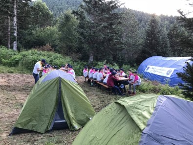 Bursa'da Gençlerin Kamp Keyfi Başladı