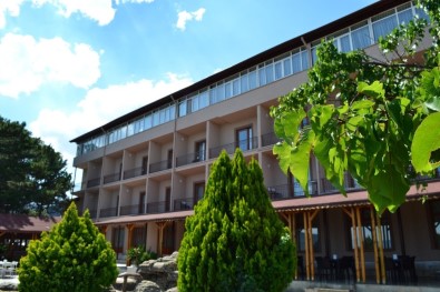 Devletin FETÖ'den Hazineye Aktardığı Barla Oteli Hizmete Açıldı