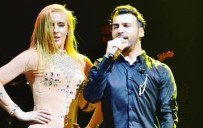 EMRE KAYA - Emre Kaya Antalya'da Hayranlarıyla Buluştu