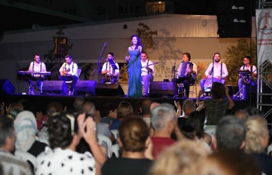 Karşıyaka'da Açık Havada Konser Keyfi Başladı