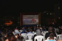 PATLAMIŞ MISIR - Küçükçekmece'de Yeşilçam Sinema Geceleri Başladı