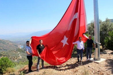 Nazilli'nin Dört Bir Tarafına Dev Türk Bayrağı Asıldı