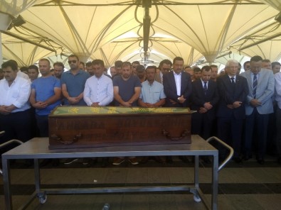Sivas'taki Kazada Ölen Aynı Aileden 5 Kişi Ankara'da Defnedildi