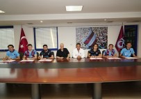 ÖZKAN SÜMER - Trabzonspor, 6 oyuncuyla profesyonel sözleşme yaptı