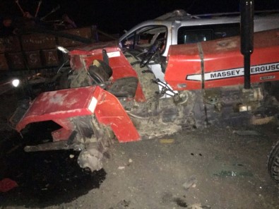 Traktördeki Demir Parçası Minibüsün İçine Girdi Açıklaması 1 Ölü, 6 Yaralı
