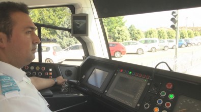 Vatmanın Dikkati, Bir Anda Tramvay Yoluna İnen Kadının Hayatını Kurtardı