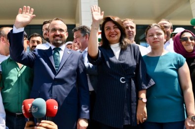 AK Parti'li Vekiller Mazbatalarını Aldı