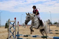 TÜRKIYE BINICILIK FEDERASYONU - Samsun'da 'Engel Atlama Ve Binicilik Yarışları' Yapıldı