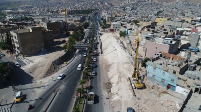 Şanlıurfa'da Karakoyun Köprülü Kavşağında Çalışmalar Sürüyor